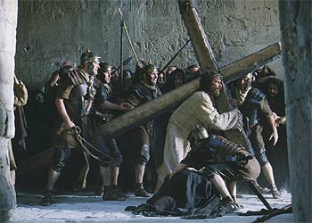 El actor Jim Caviezel, en una secuencia de  La Pasión de Cristo,  de Mel Gibson.