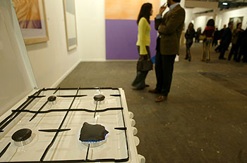  Nacionalismo doméstico  (2004), instalación de Mateo Maté en la galería Oliva Arauna, de Madrid.