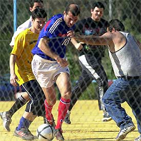 ZIDANE JUEGA OTRO PARTIDO EN SEVILLA.