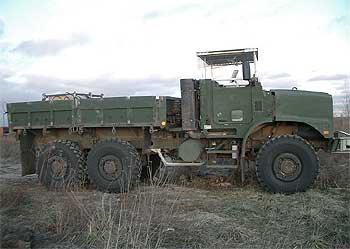El camión TerraMax que aspira a participar en la carrera de vehículos robotizados Grand Challenge.