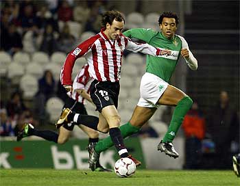 Etxeberria se interna acosado por Benjamín.