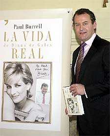 Paul Burrell, junto a un cartel de su libro, ayer en Madrid.