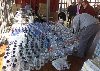 35.000 litros de agua y 4.000 mantas para Marruecos