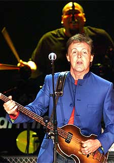 Paul McCartney en el Palau Sant Jordi de Barcelona en marzo de 2003. rnrn C. RIBAS