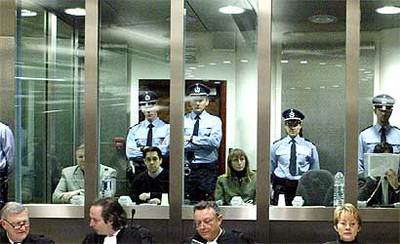 De izquierda a derecha, los acusados Jean-Michel Nihoul, Michel Lelièvre, Michelle Martin y Marc Dutroux, ayer durante el proceso.