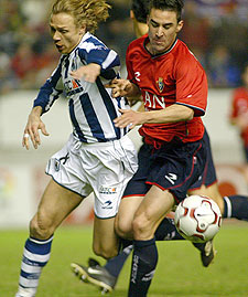 Karpin pugna con Izquierdo.