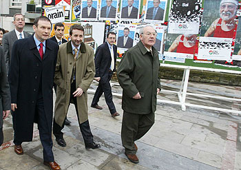 Ibarretxe, junto a Imaz y Ardanza, en Getxo, donde se celebró el homenaje al  lehendakari  Aguirre.