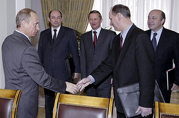 PUTIN SE REÚNE CON SUS ASESORES DE SEGURIDAD.