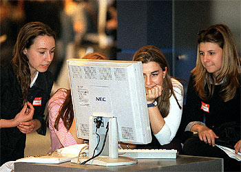 Visitantes de Aula en una imagen de archivo.