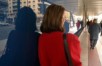 Alicia, nombre supuesto de una enferma de esquizofrenia, ayer en Madrid.