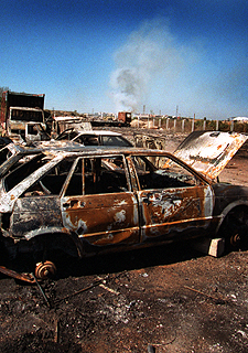 Vehículos incendiados en el depósito municipal de Mislata.