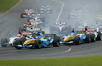 Alonso se sale junto a los Ferrari