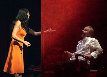 ANA BELÉN VUELVE A ESCENA.