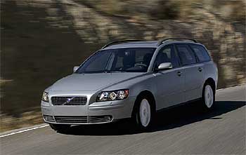 El V50 mide 4,5 metros y permite abatir tanto la fila trasera como la butaca del copiloto.