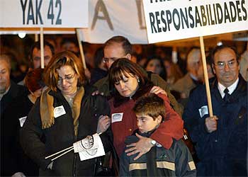 Familiares de las víctimas del Yak-42, durante una protesta en diciembre del pasado año.