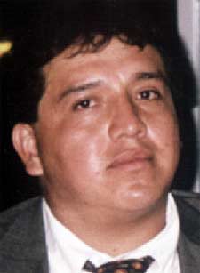 OSWALDO CISNEROS  "La elegancia empieza por los pies