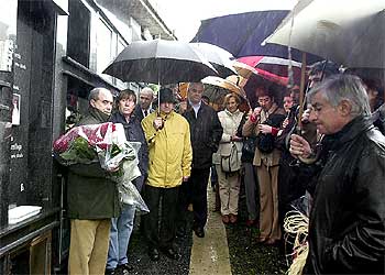Flores en memoria del último edil socialista asesinado por ETA