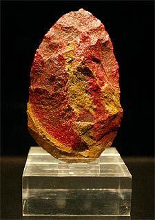  Excalibur,  un bifaz (hacha de mano).