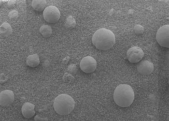Esférulas ricas en hematita estudiadas por el  Opportunity  en las rocas del cráter.