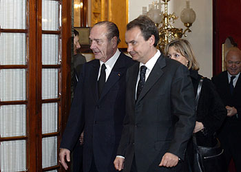 El futuro presidente, junto a Jacques Chirac en el Congreso.