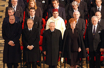 En primera fila y de izquierda a derecha, los presidentes Jacques Chirac (Francia), Jorge Sampaio (Portugal) y Carlo Azeglio Ciampi (Italia).