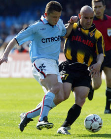 Ilic pugna con Movilla.