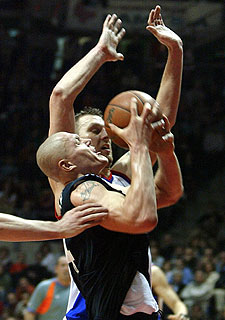 Kambala trata de superar el tapón de David, del Tau.