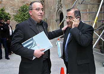 Los consejeros Josep Bargalló y Joaquim Nadal, tras hacer balance de los 100 días del Gobierno catalán.