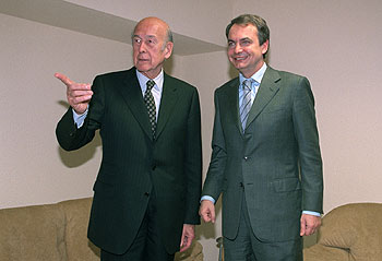 Valéry Giscard d'Estaing, ayer en Madrid, con José Luis Rodríguez Zapatero.