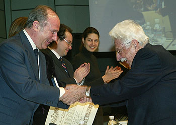 El Gobierno reconoce el mérito en el trabajo de José Barea