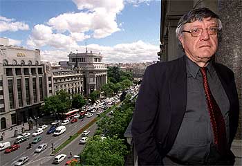 Antonio Martínez Sarrión acaba de traducir a Arthur Rimbaud para la colección Austral.