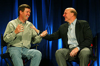 Scott McNealy (izquierda) con Steve Ballmer ayer, durante  una conferencia de prensa.rnrn rnrn