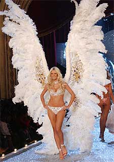 La alemana Heidi Klum, modelo de portada en diversas revistas de moda, en un desfile de Victoria's Secret el pasado noviembre en Nueva York.