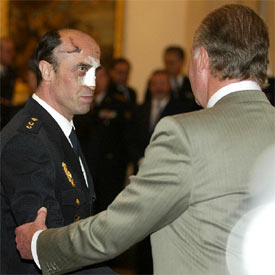 EL REY AGRADECE LA RESPUESTA POLICIAL TRAS EL 11-M.