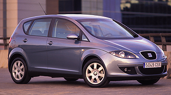 Frontal en cuña, grandes tomas de aire en el parachoques, faros rasgados, aletas musculosas... El Altea es un monovolumen pero aplica todos los ingredientes que definen la estética de los deportivos.