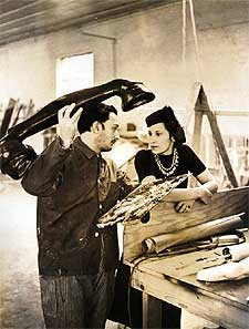 Dalí y Gala, trabajando en el  Sueño de Venus  (1939).