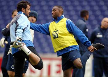 Benne McCarthy (derecha), con un compañero del Oporto en un entrenamiento del equipo.