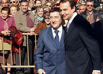 José Luis Rodríguez Zapatero, ayer en León acompañado del alcalde, el socialista Francisco Fernández.