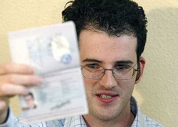 SJEKIRIKA DICE QUE SINTIÓ TERROR AL VERSE MEZCLADO CON EL 11-M.