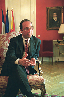 El líder socialista francés, François Hollande, durante la entrevista mantenida con EL PAÍS.
