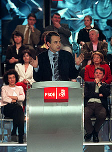Rodríguez Zapatero, en un acto de la campaña electoral del 14-M.