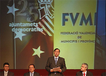 Los alcaldes piden más competencias "para aumentar el protagonismo municipal"