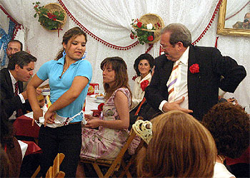 Las gitanas buñoleras se vuelven a arrancar por sevillanas en la Feria