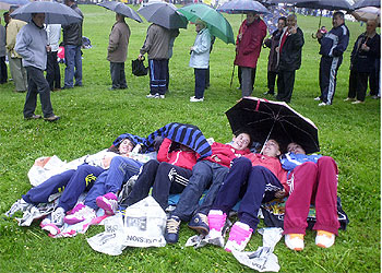 Buen humor y mal tiempo en San Prudencio