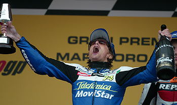 Sete Gibernau logra en Jerez su primera victoria del año y arrebata el liderato del Mundial a Rossi