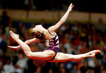 Elena Gómez, durante su ejercicio en suelo en los Campeonatos de Europa de Amsterdam.