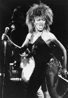 Tina Turner canta  What's love got to do with it  en Los Ángeles en 1984.