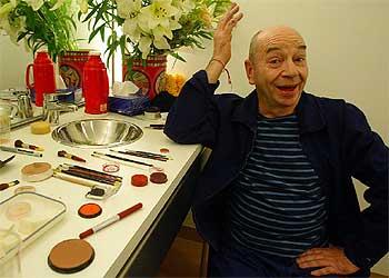 Lindsay Kemp rodea a Butterfly de un mar infinito