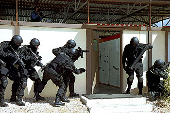 Un ensayo de la lucha antiterrorista en la capital griega.