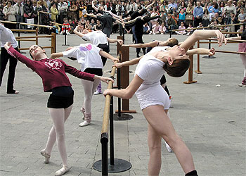 De puntas en la plaza